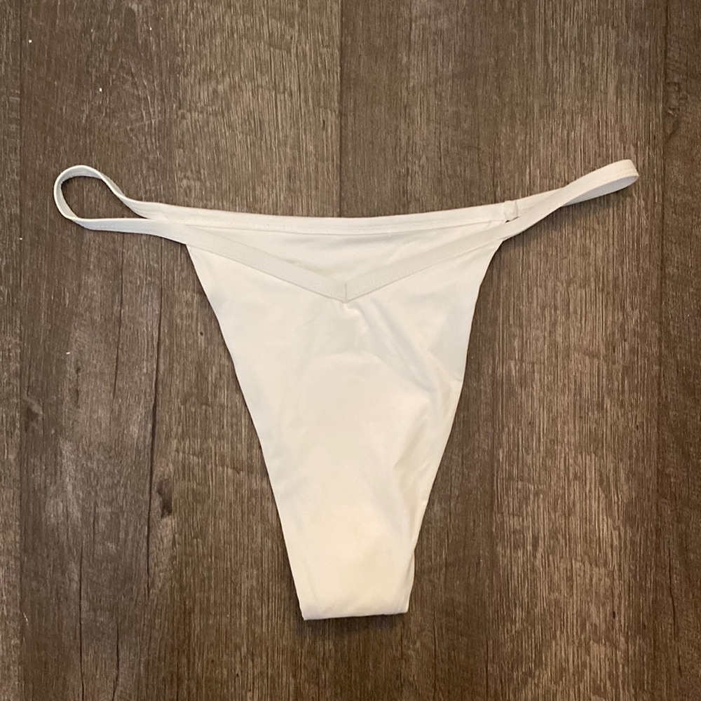 Frankie’s white bikini bottoms